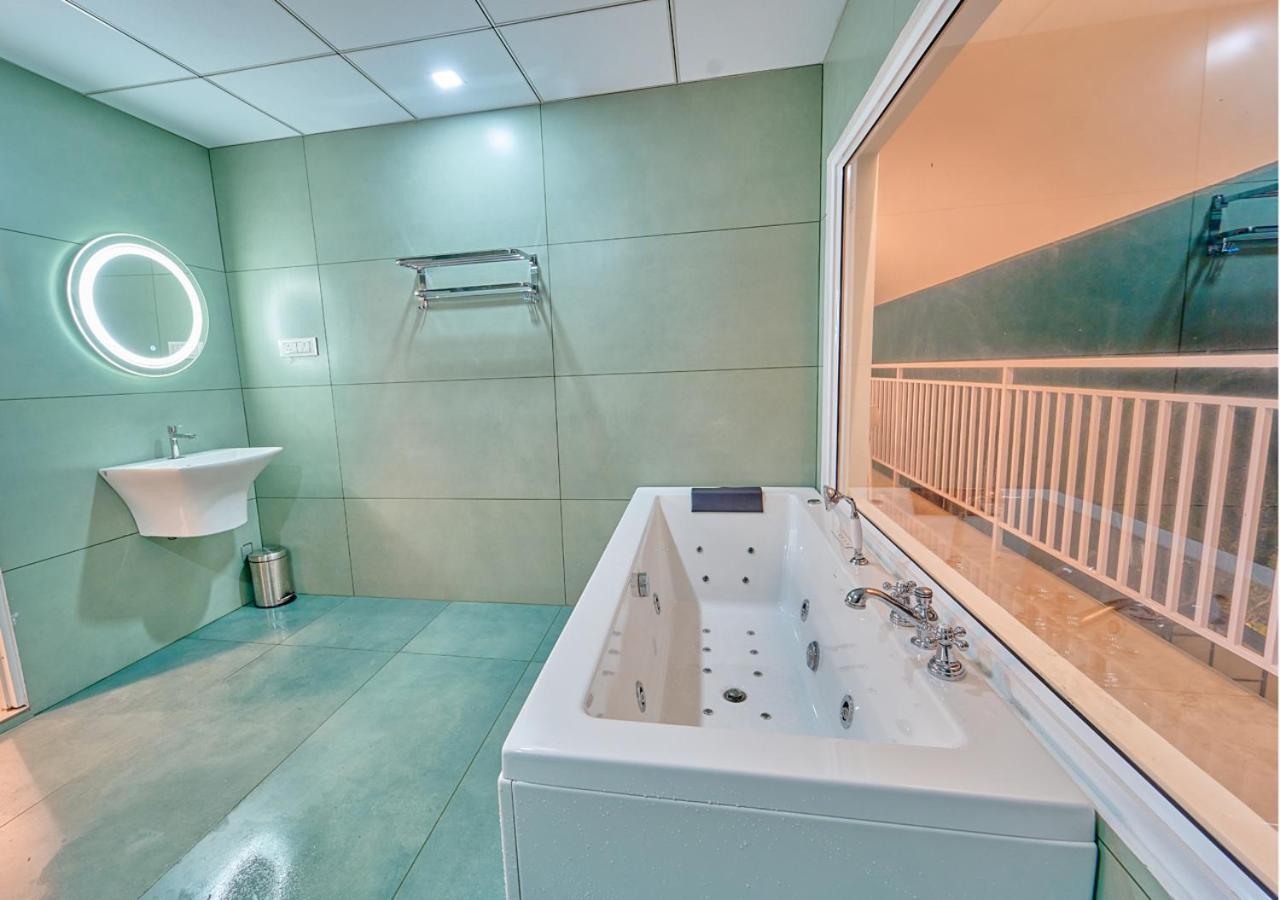 Ice Mist Pool Resort Munnar By Voye Homes מראה חיצוני תמונה